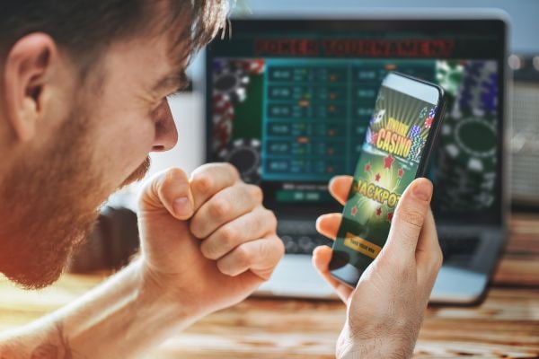 daduwin slot interface showing slots games Aviator, Sweet Bonanza, and Gates of Olympus on mobile screen
